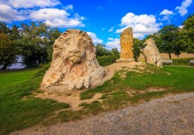 Hraniční kámen, Lev, Orlice: Olšiakovy sochy