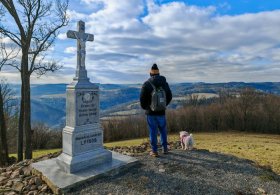 Ze Skorotic do Lomnice za Pohlavím J. Cimrmana