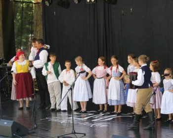 Zpívání přes humna aneb folklórní festiválek