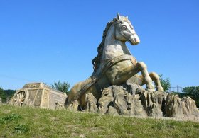 Kůň socha Michala Olšiaka