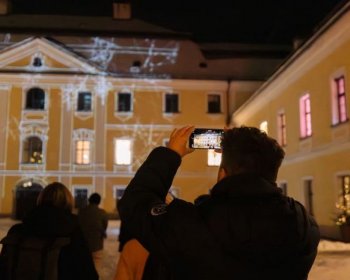 Dotkněte se světla – Vánoční instalace na zámku