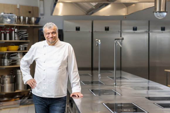 Roman Vaněk - Než zazvoní návštěva - hlavní náhled