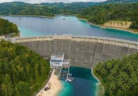 Přehrada Vír se mění v riviéru