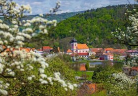 Hrad Pernštejn a krásy Nedvědice