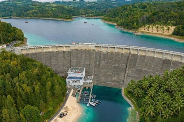 Přehrada Vír se mění v riviéru