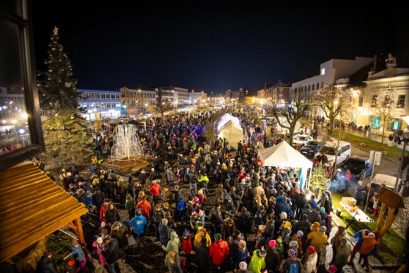 Rozsvícení vánočního stromu a koncert Thom Artway - hlavní náhled