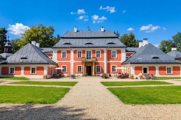 Zámek Karlštejn v srdci Žďárských vrchů