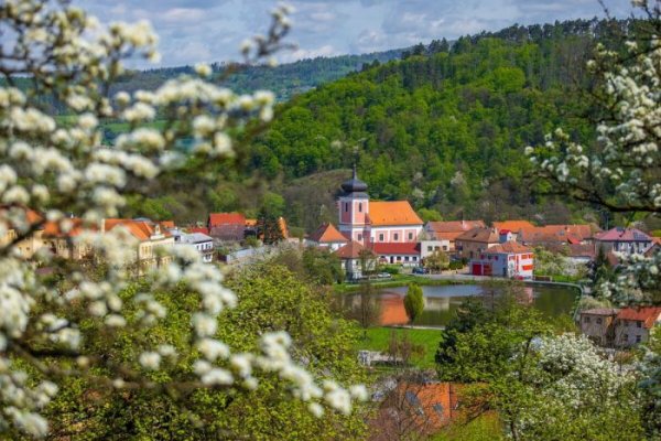 Hrad Pernštejn a krásy Nedvědice