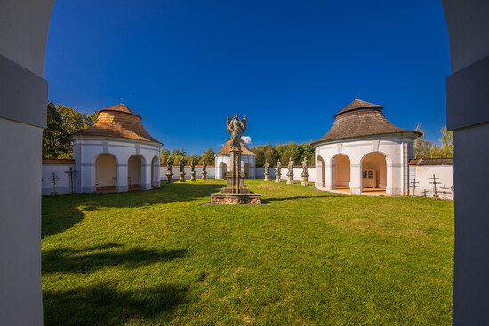 2castsantinihostezky foto 03