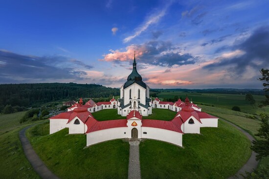 2castsantinihostezky foto 08